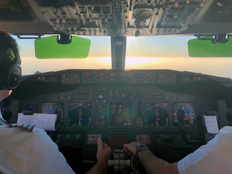 B737 cockpit